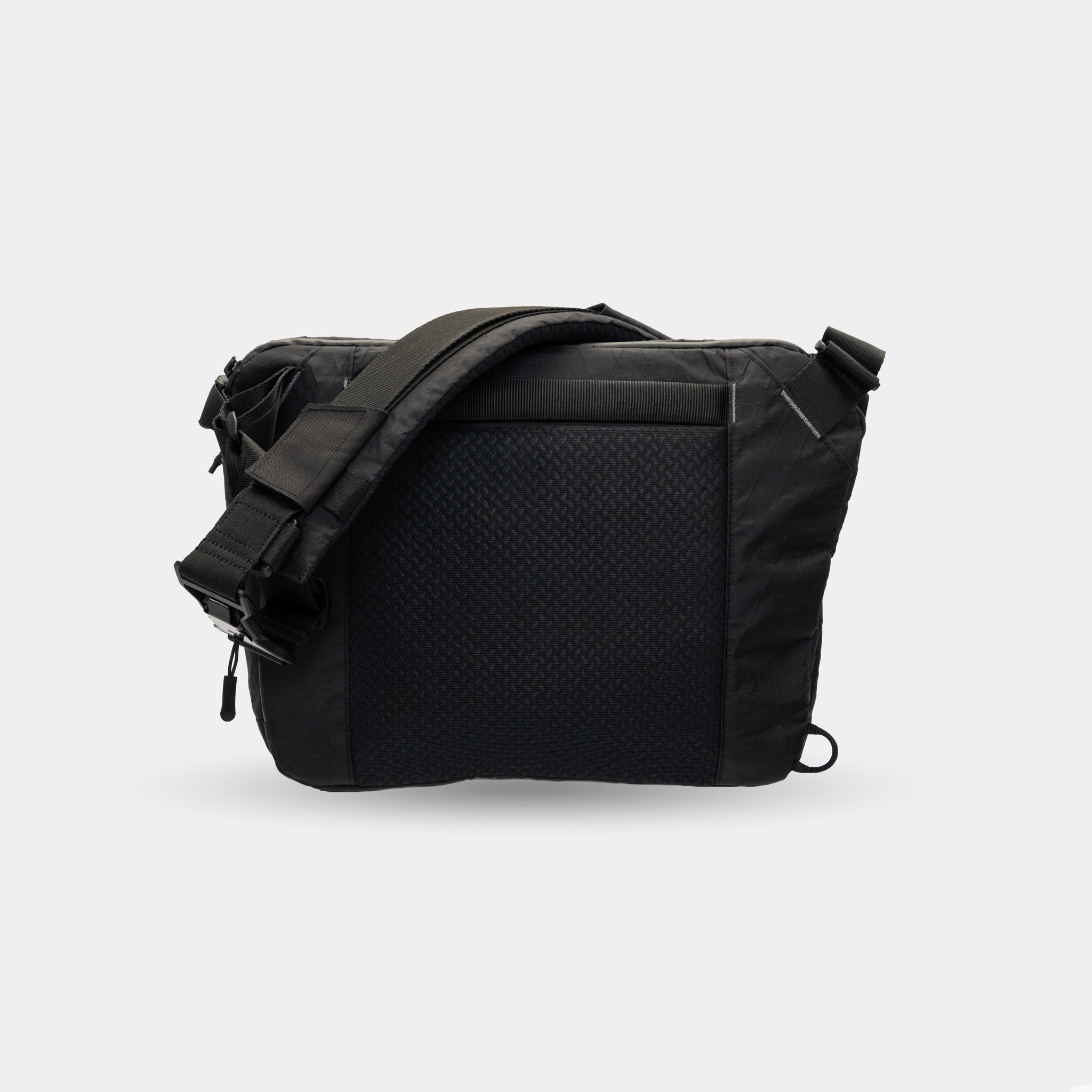 Minimal laptop and camera sling for commuting creators
