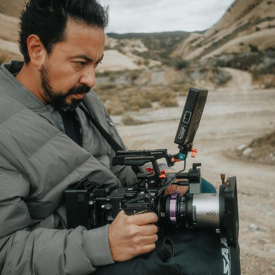 Designed for rugged filming—camera saddle offers a stable surface in hard-to-rig areas.