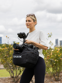 Soft camera saddle that reduces shake during handheld or surface-mounted shots.
